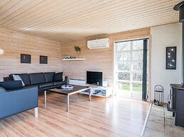 Modern Woodland Retreat-by Traum