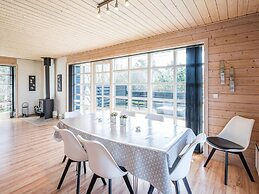 Modern Woodland Retreat-by Traum