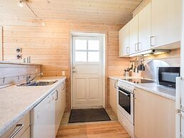 Modern Woodland Retreat-by Traum