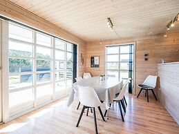 Modern Woodland Retreat-by Traum