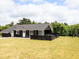 Modern Woodland Retreat-by Traum