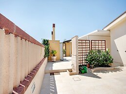 Beachside Getaway w/ Garden