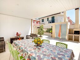 Beachside Getaway w/ Garden