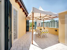 Beachside Getaway w/ Garden