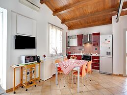 Beachside Getaway w/ Garden