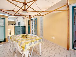 Beachside Getaway w/ Garden