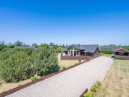 Bright and Spacious Family Retreat-by Traum