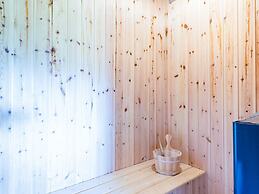 Bright and Spacious Family Retreat-by Traum