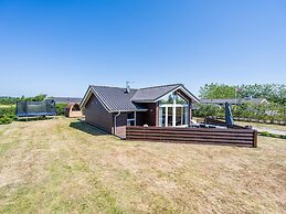 Bright and Spacious Family Retreat-by Traum