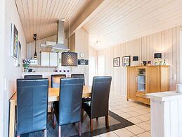 Bright and Spacious Family Retreat-by Traum