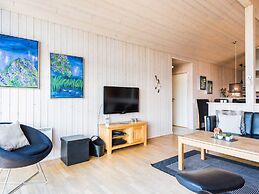 Bright and Spacious Family Retreat-by Traum