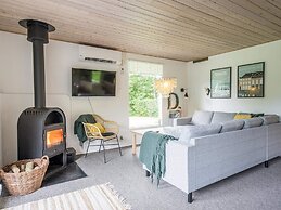 Cozy Cottage Retreat in Bork Havn-by Traum