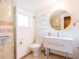 Cozy Cottage Retreat in Bork Havn-by Traum