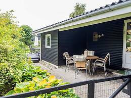 Cozy Cottage Retreat in Bork Havn-by Traum