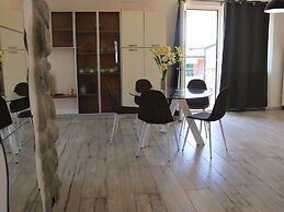 Holiday Apartment near Lake, Shared Swimming Pool