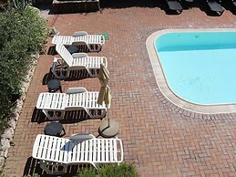 Holiday Apartment near Lake, Shared Swimming Pool