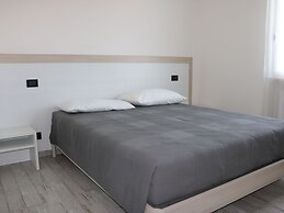 Holiday Apartment near Lake, Shared Swimming Pool