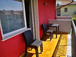 Holiday Apartment near Lake, Shared Swimming Pool