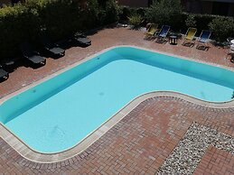 Holiday Apartment near Lake, Shared Swimming Pool