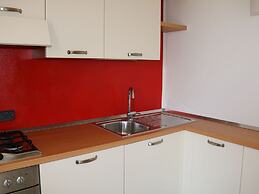 Holiday Apartment near Lake, Shared Swimming Pool