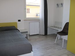 Holiday Apartment near Lake, Shared Swimming Pool