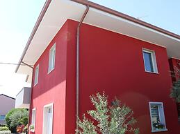 Holiday Apartment near Lake, Shared Swimming Pool