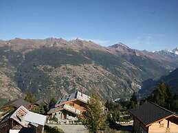 Modern Chalet with Hot Tub in Les Collons