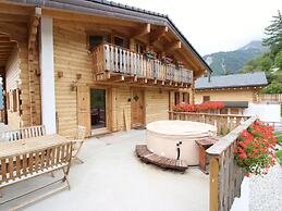 Luxury Chalet with Hot Tub in La Tzoumaz