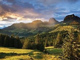 Luxury Chalet with Hot Tub in La Tzoumaz