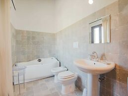 Scenic Apartment in Ascoli Piceno with Hot Tub