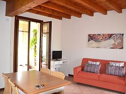 Nice Ground Floor Apartment Located near Peschiera