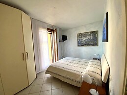 Nice Ground Floor Apartment Located near Peschiera