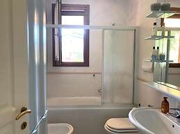 Nice Ground Floor Apartment Located near Peschiera