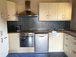 Nice Ground Floor Apartment Located near Peschiera