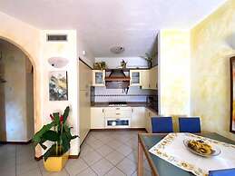 Nice Ground Floor Apartment Located near Peschiera