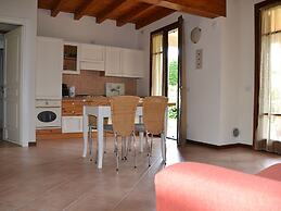 Nice Ground Floor Apartment Located near Peschiera