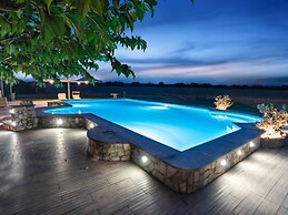 Farmhouse for 16 People in Lazio