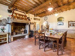 Farmhouse for 16 People in Lazio