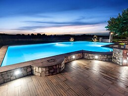 Farmhouse for 16 People in Lazio