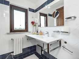 Farmhouse for 16 People in Lazio