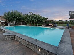 Farmhouse for 16 People in Lazio