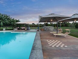 Farmhouse for 16 People in Lazio