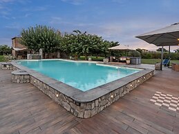 Farmhouse for 16 People in Lazio