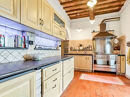 Farmhouse for 16 People in Lazio