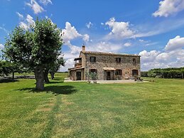 Farmhouse for 16 People in Lazio