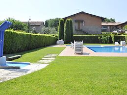 Vibrant Holiday Home in Lazise with Swimming Pool near 2 Lakes