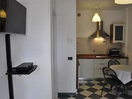 Vibrant Holiday Home in Lazise with Swimming Pool near 2 Lakes