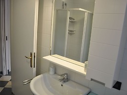 Vibrant Holiday Home in Lazise with Swimming Pool near 2 Lakes