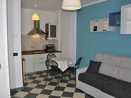 Vibrant Holiday Home in Lazise with Swimming Pool near 2 Lakes