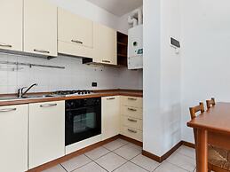 Vibrant Holiday Home in Lazise with Swimming Pool near 2 Lakes